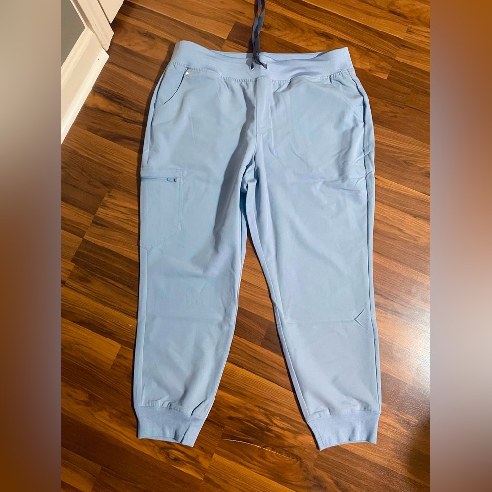 FIGS Zamora Jogger scrub bottom